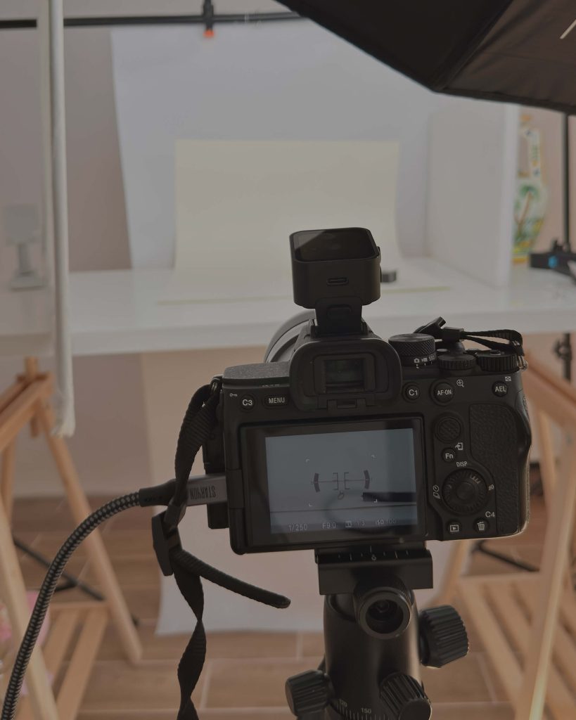 Behind the scenes of a jewelry photography shoot — lighting setup and creative process